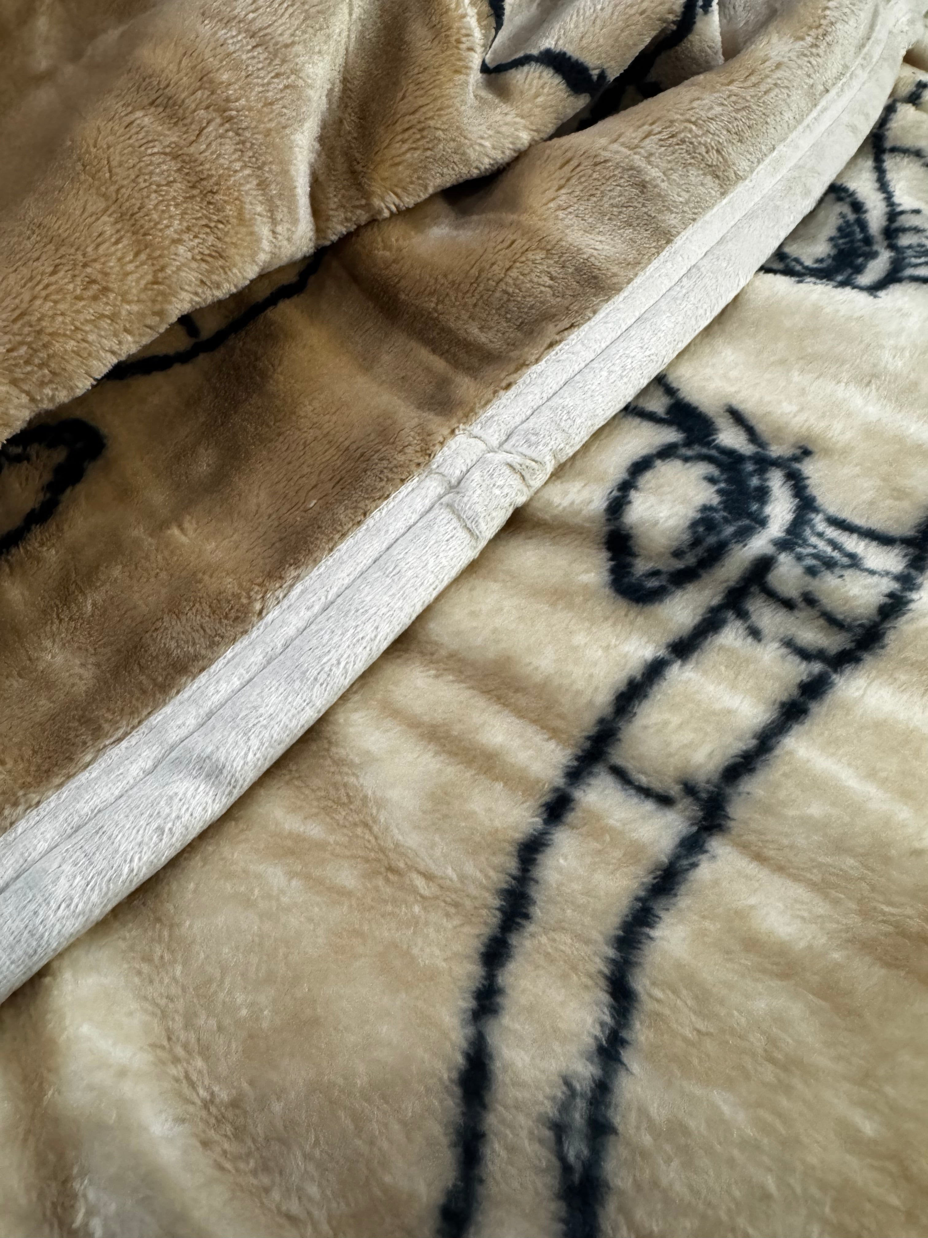 Mia Heavy queen taupe longhorn fleece blanket