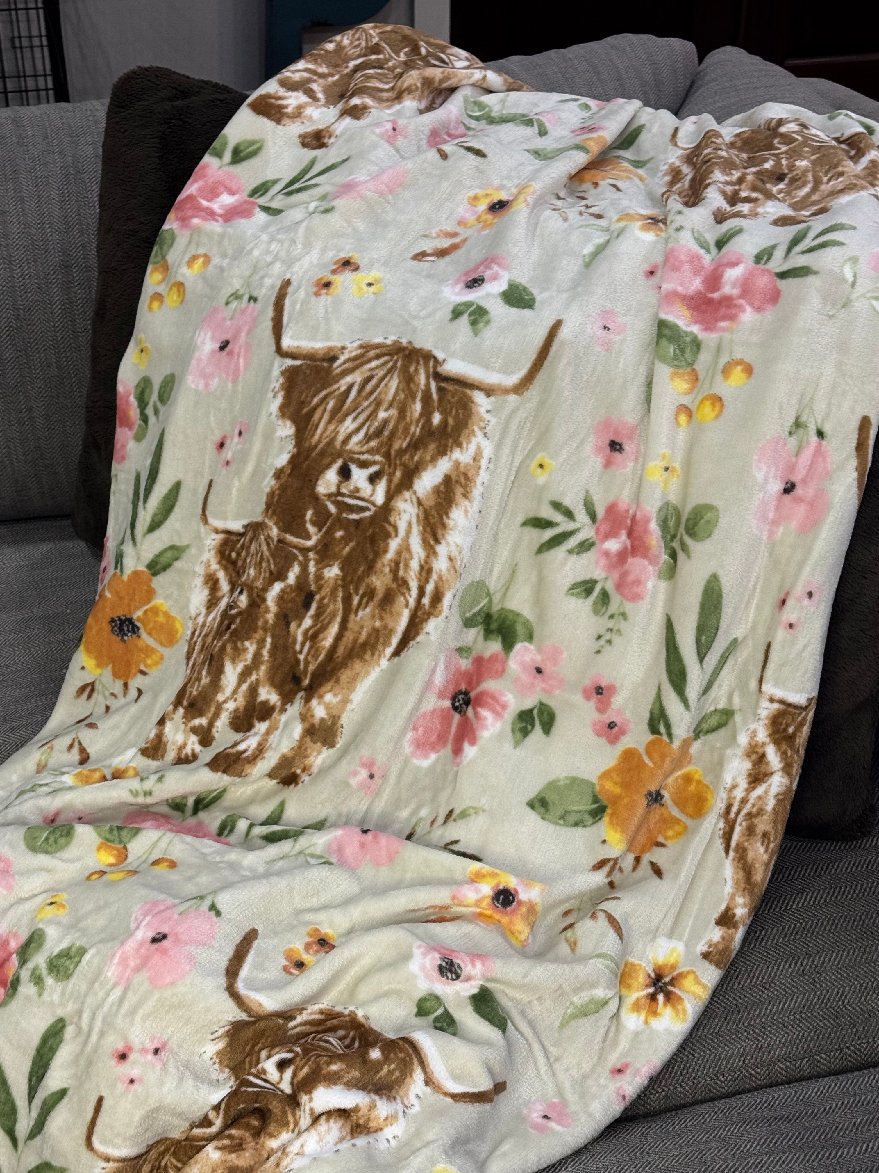 Mia Queen Highland Cow fleece blanket