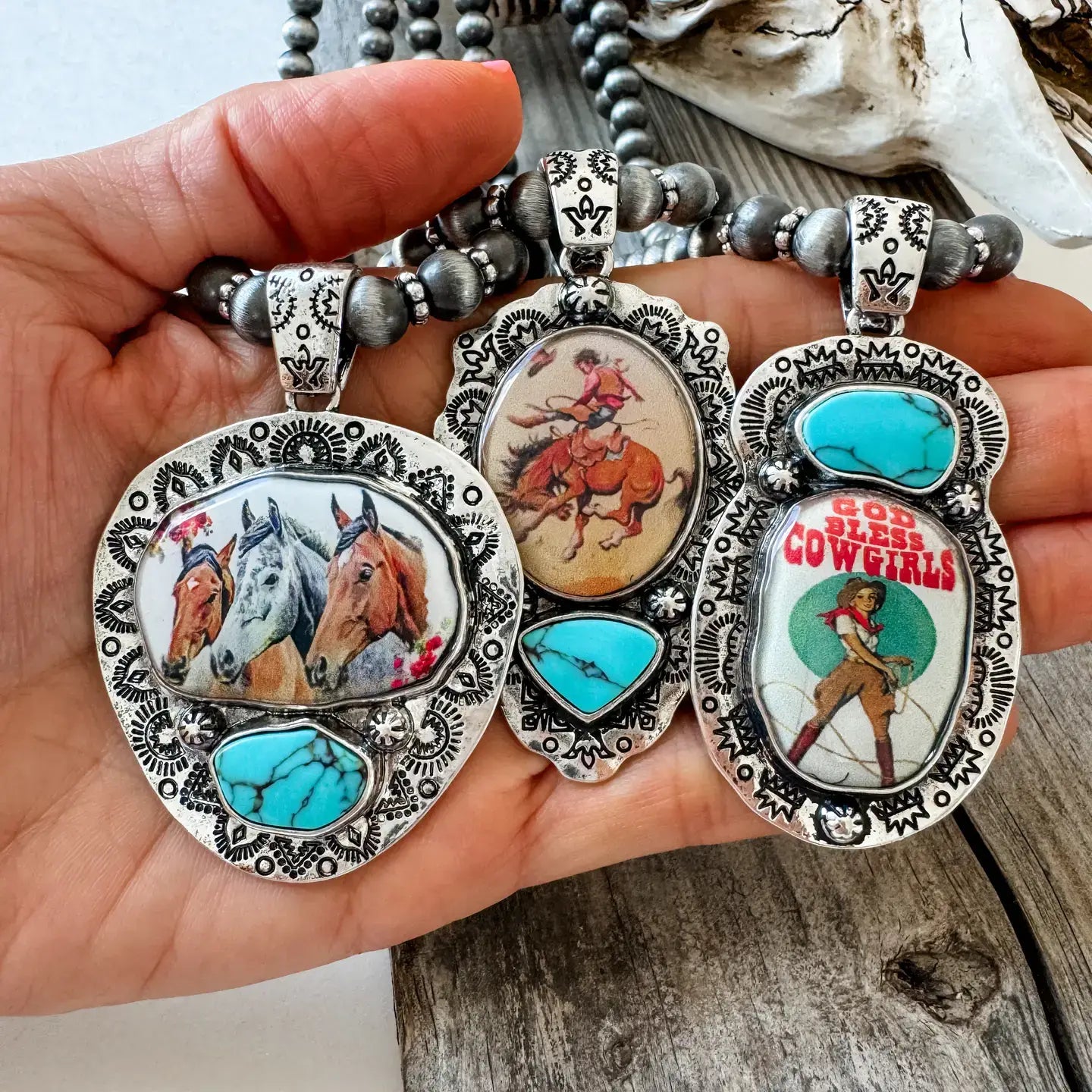 Western Print Pendant Necklace - Navajo Style Pearl